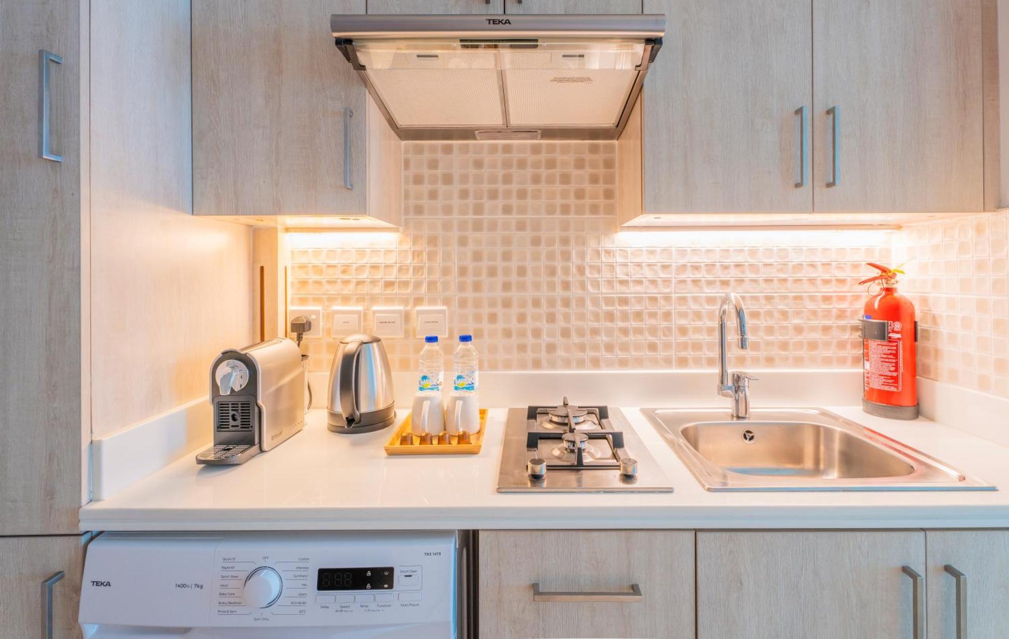 Studio With Pool And Private Beach Access On Palm Jumeirah Dubai Exterior foto